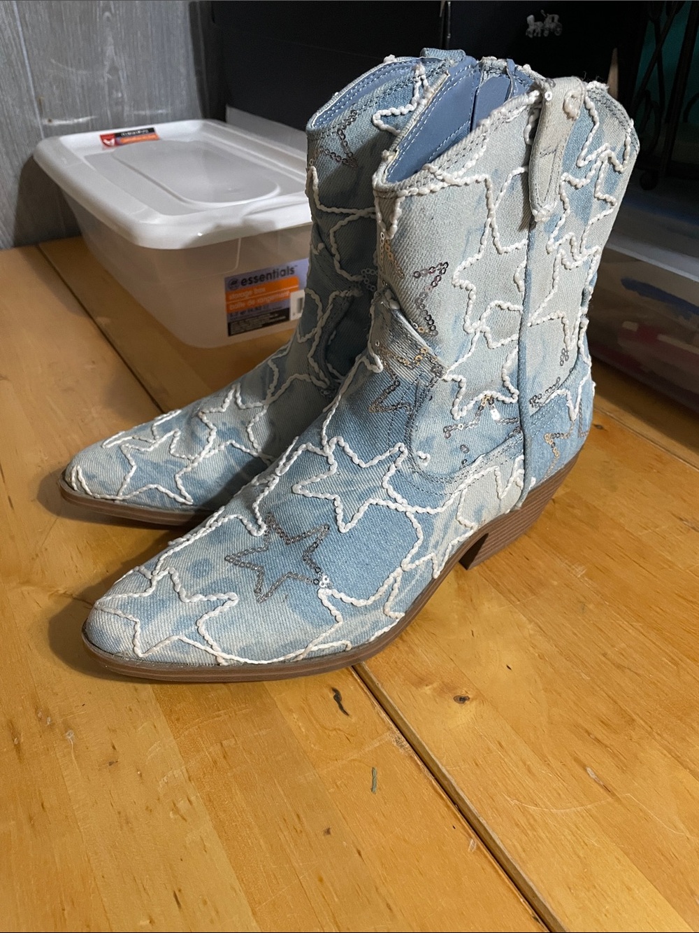 No Boundaries Light Blue Star Embroidered Western Heeled Boots